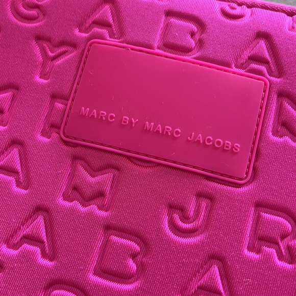 COPY - Marc Jacobs hot pink 13 inch computer case. - Picture 2 of 3